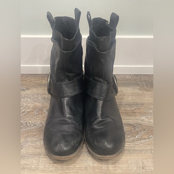 Steve Madden Black Leather Boots with Silver Buckle, Sz 10, Mid Calf - Picture 4 of 5